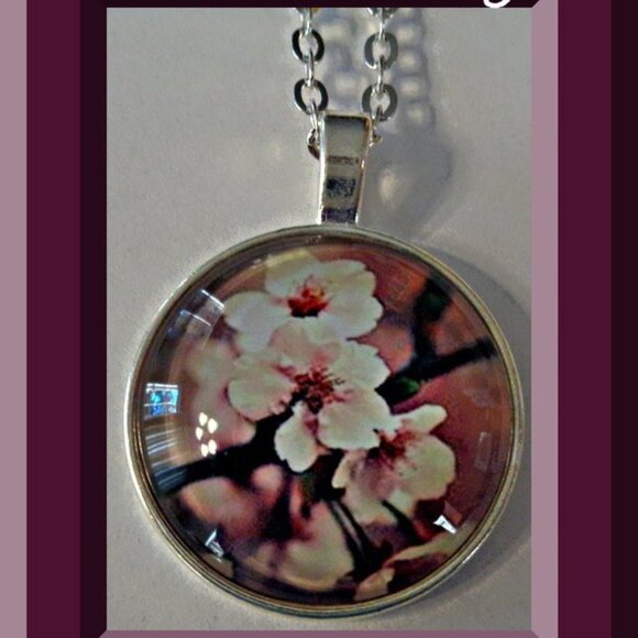 Silver Tone Pink Flower / Floral Design Necklace - Picture 1 of 1